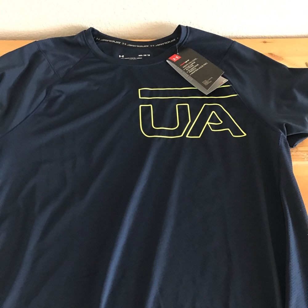 Men’s Under Armour shirt